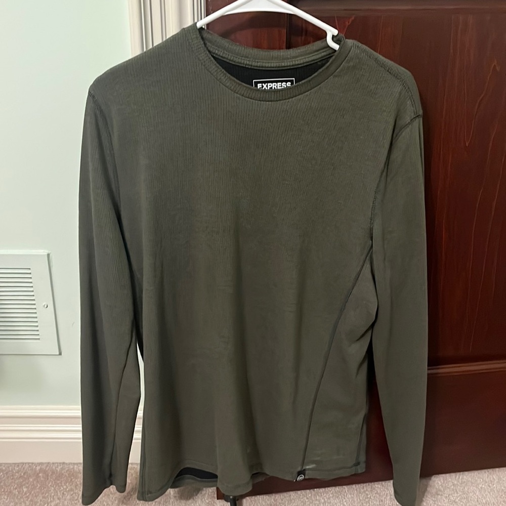 EXPRESS dark green long sleeve Tee stretch moisture wicking fabric size Medium